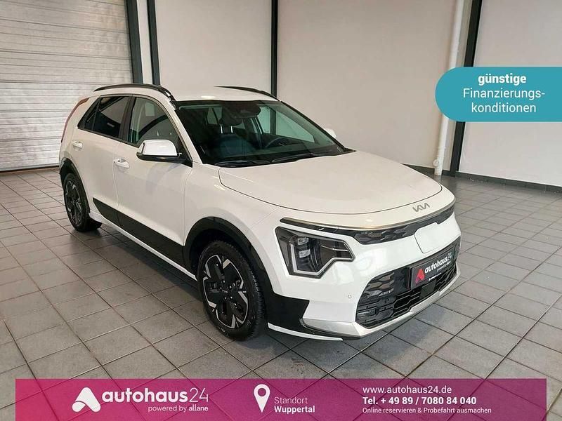 Weiß Gebraucht 2023 Kia e-Niro Inspiration SUV | 24.870 € (Guter Preis) - Bild 1/4