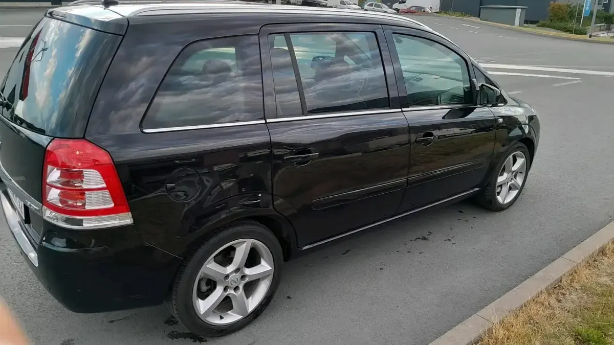 Gebraucht Opel Zafira 150 PS (110 kW) 2010 Schwarz Van / Kleinbus