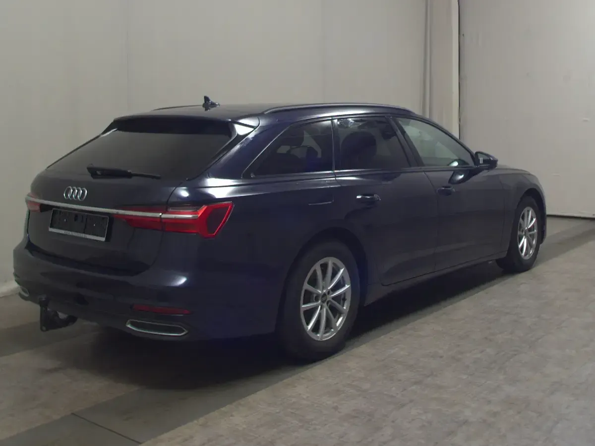 Gebraucht Audi A6 Basis 204 PS (150 kW) 2022 Blau Kombi