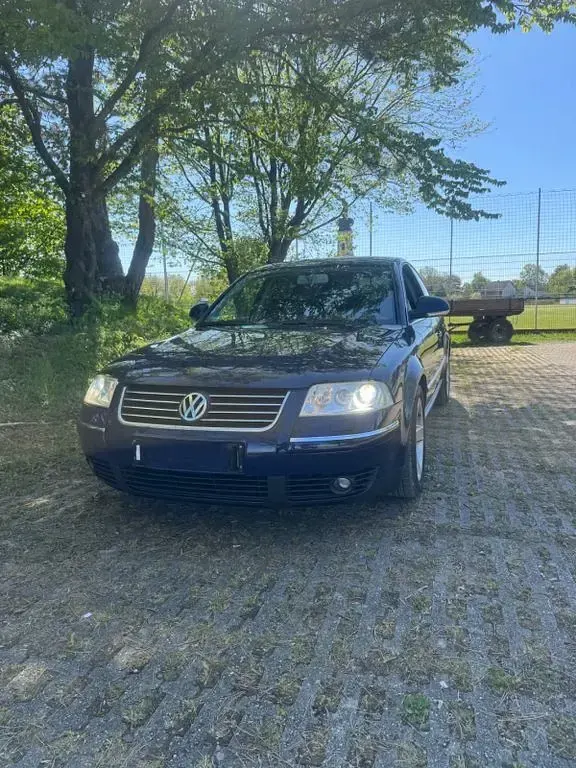 Second-hand VW Passat 136 CP (100 kW) 2004 Albastru Berlinǎ