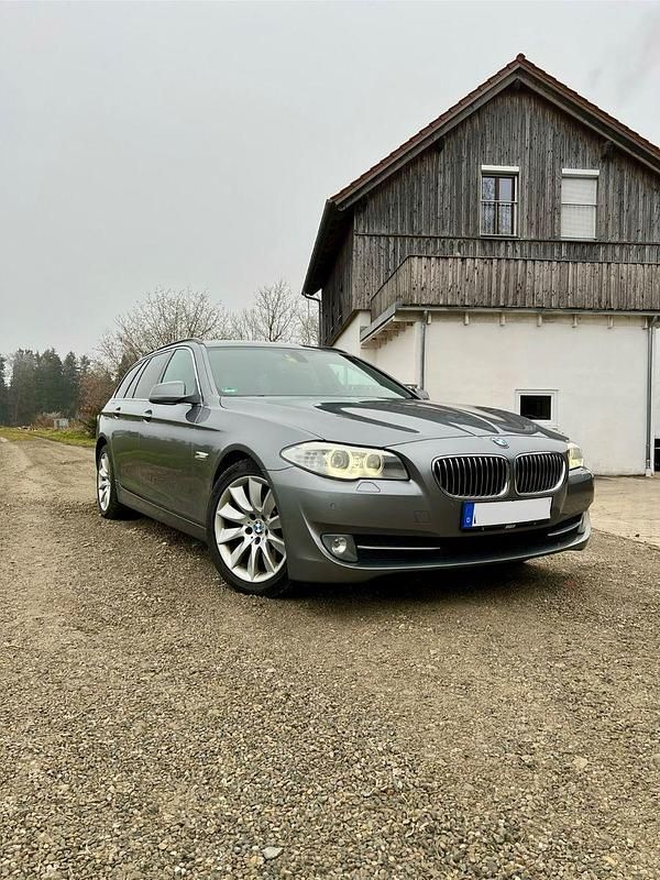 Gebraucht BMW 525 204 PS (150 kW) 2011 Grau Kombi