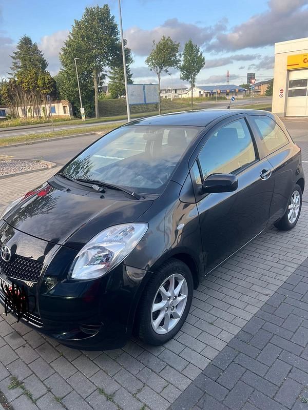 Schwarz Gebraucht 2007 Toyota Yaris Kleinwagen | 2.399 € (Fairer Preis) - Bild 1/4