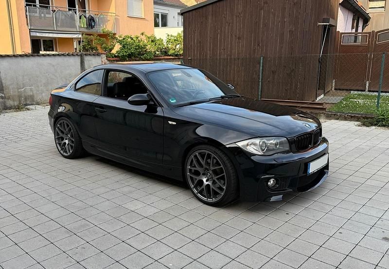 Schwarz Gebraucht 2009 BMW 125 Coupé M Performance Coupé | 16.800 € - Bild 1/4