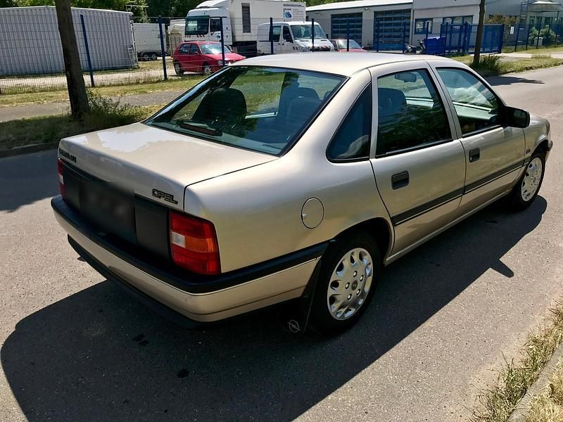 Gebraucht Opel Vectra 90 PS (66 kW) 1991 Gold Kleinwagen