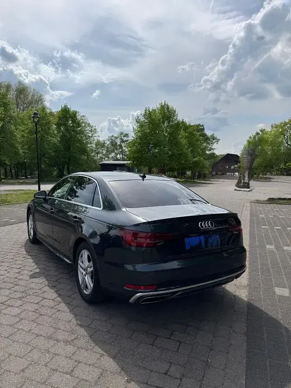 Gebraucht Audi A4 S-Line 190 PS (139 kW) 2019 Grau Limousine
