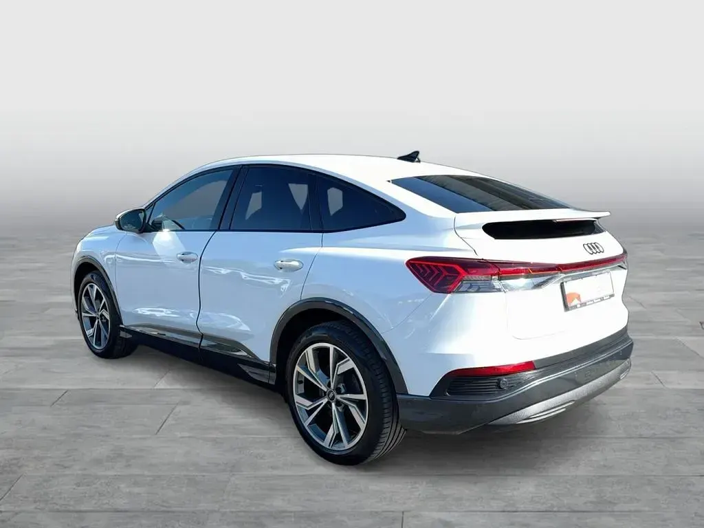 Gebraucht Audi Q4 Sportback e-tron Ambiente 150 kW (204 PS) 2023 Gletscherweiß metallic (metallic) SUV