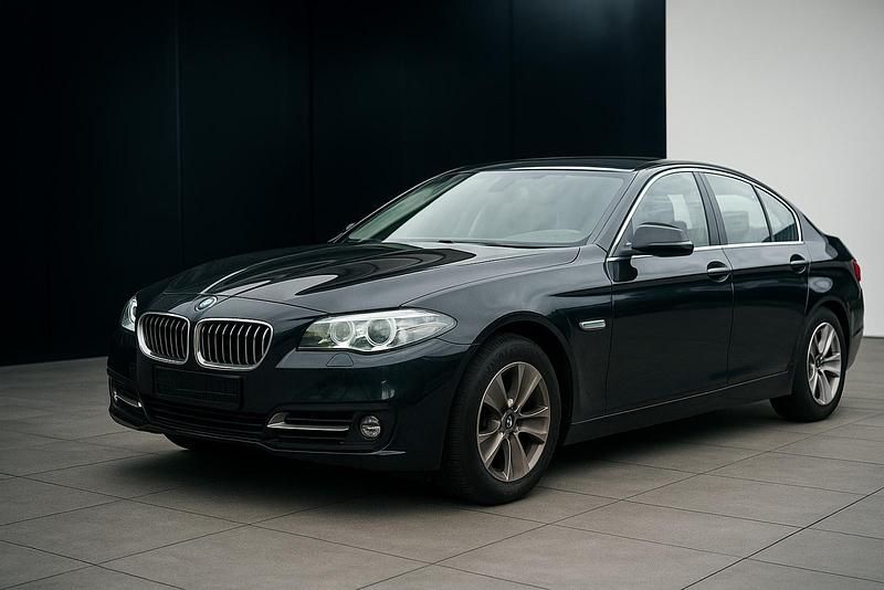 Black sapphire metallic (metallic) Gebraucht 2014 BMW 520 Performance Limousine | 15.900 € (Fairer Preis) - Bild 1/4