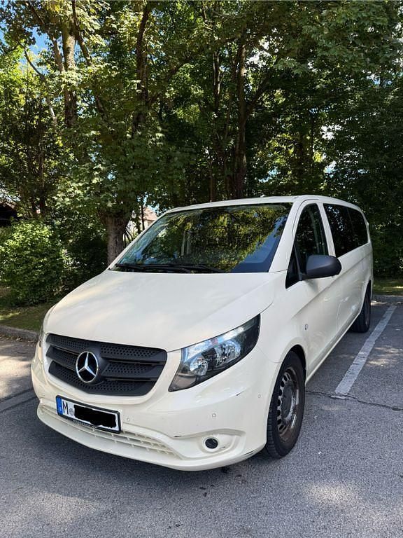 Gelb Gebraucht 2017 Mercedes Vito Van / Kleinbus | 22.990 € (Etwas zu teuer) - Bild 1/4