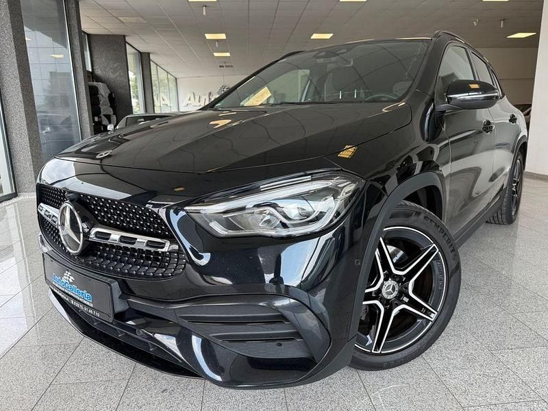 Kosmosschwarz metalliclack Gebraucht 2020 Mercedes GLA180 AMG SUV | 29.999 € - Bild 1/4