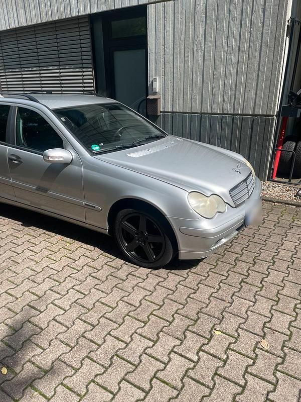 Gebraucht Mercedes C220 150 PS (110 kW) 2003 Silber Kombi