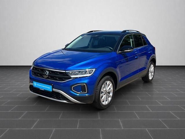 Ravennablau metallic (metallic) Gebraucht 2025 VW T-Roc Life SUV | 29.300 € (Superpreis) - Bild 1/4