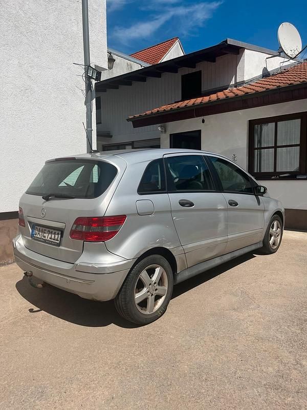 Silber Gebraucht 2006 Mercedes B180 Van / Kleinbus | 1.200 € (Superpreis) - Bild 1/4