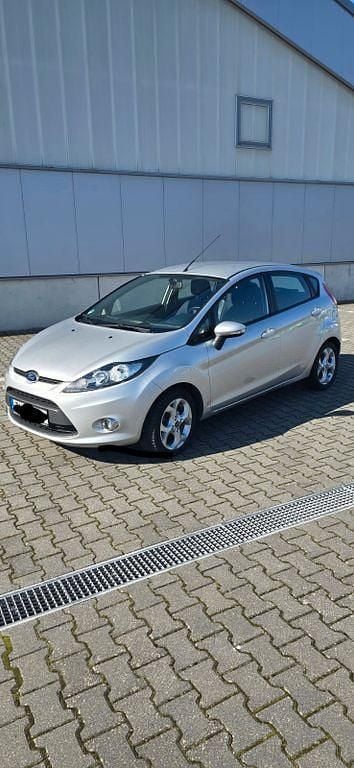 Gebraucht Ford Fiesta Trend 82 PS (60 kW) 2013 Silber Kleinwagen