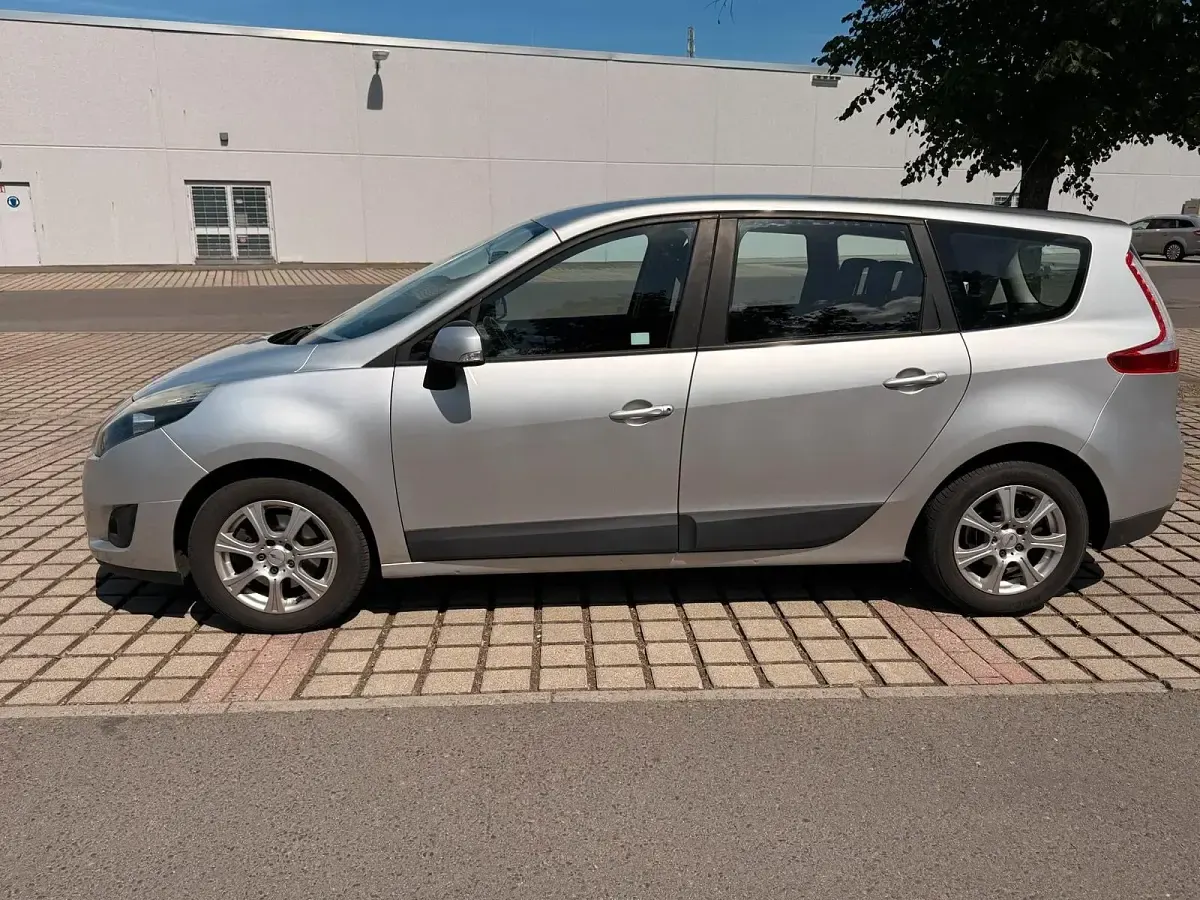 Gebraucht Renault Grand Scénic II 113 PS (83 kW) 2009 Silber Van / Kleinbus