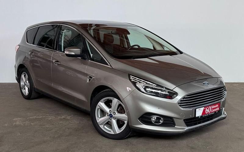 Gebraucht Ford S-MAX Titanium 179 PS (131 kW) 2016 Grau Van / Kleinbus