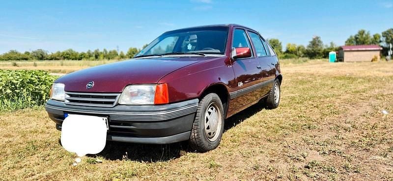 Rot Gebraucht 1990 Opel Kadett Limousine | 4.000 € - Bild 1/4