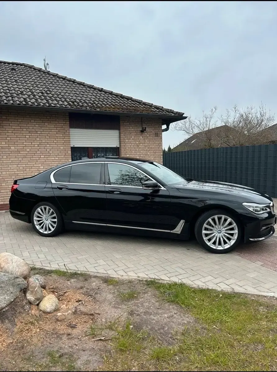 Gebraucht BMW 730 265 PS (194 kW) 2018 Schwarz Limousine