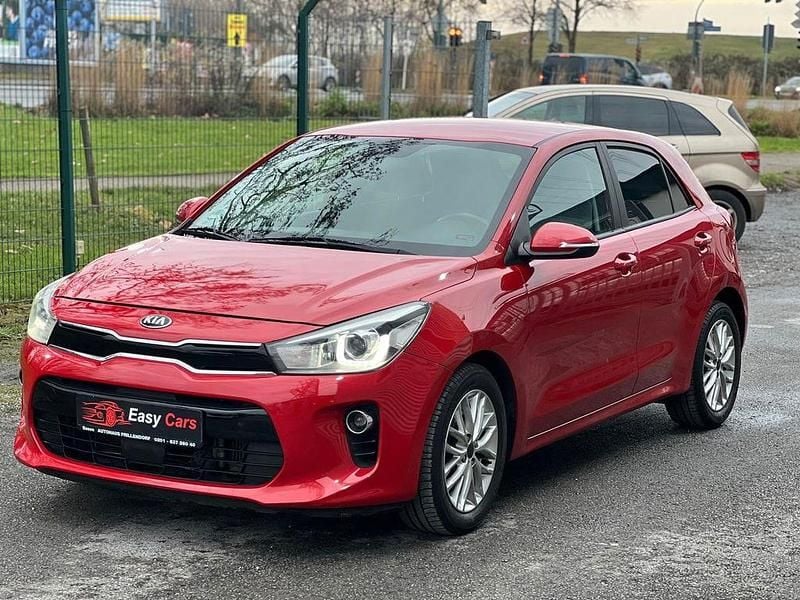 Gebraucht Kia Rio DREAM-TEAM Edition 101 PS (74 kW) 2017 Rot Limousine