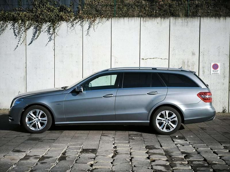 Gebraucht Mercedes E350 265 PS (194 kW) 2012 792 palladium silber Kombi