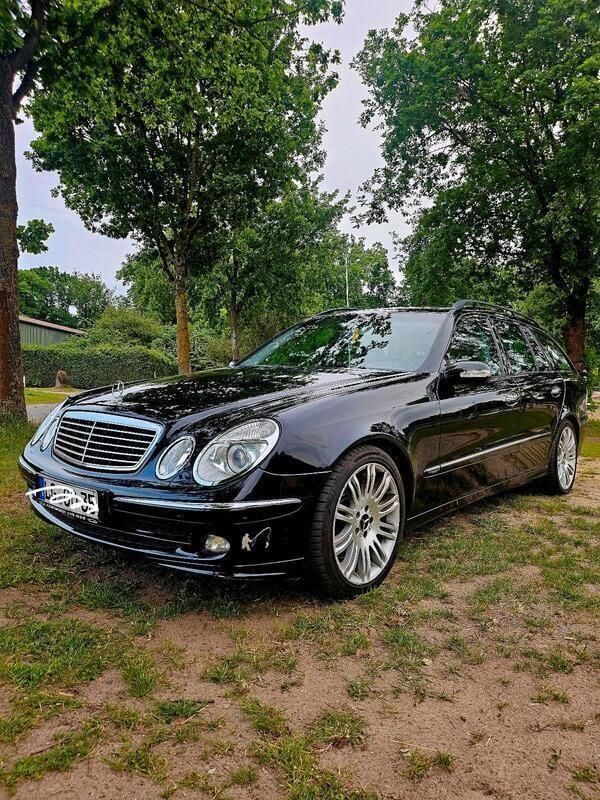 Schwarz Gebraucht 2005 Mercedes E320 Sport Kombi | 4.999 € - Bild 1/4