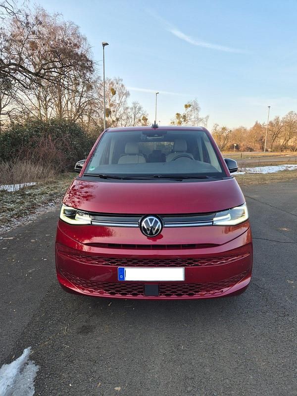 Gebraucht VW Multivan 150 PS (110 kW) 2025 Rot Van