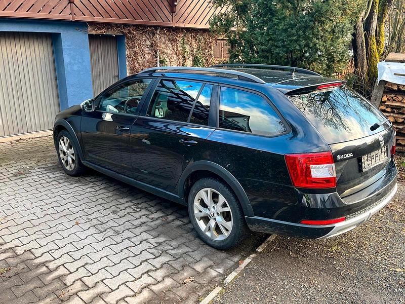 Gebraucht Skoda Octavia Scout 184 PS (135 kW) 2017 Schwarz Kombi