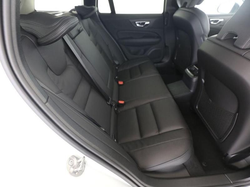 Gebraucht Volvo V60 Plus 398 PS (292 kW) 2025 Crystal white pearl / metallic Kombi