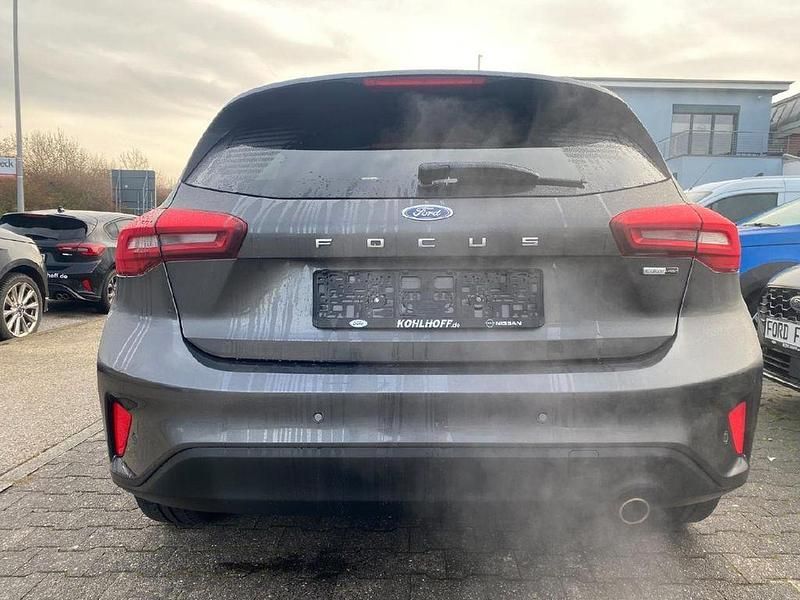 Używany Ford Focus Titanium 125 KM (91 kW) 2022 Szary Sedan/Limuzyna