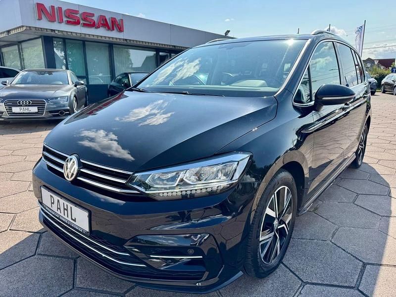 Deep black Gebraucht 2019 VW Touran R-line Van / Kleinbus | 23.990 € (Fairer Preis) - Bild 1/4