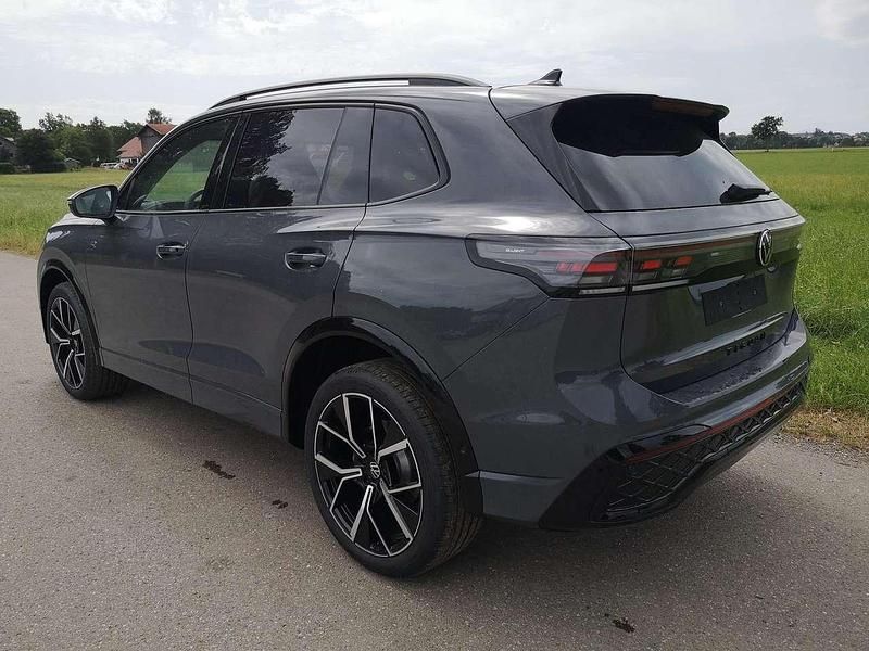 Delfingrau metallic Neu 2025 VW Tiguan R-line SUV | 53.840 € (Guter Preis) - Bild 1/2