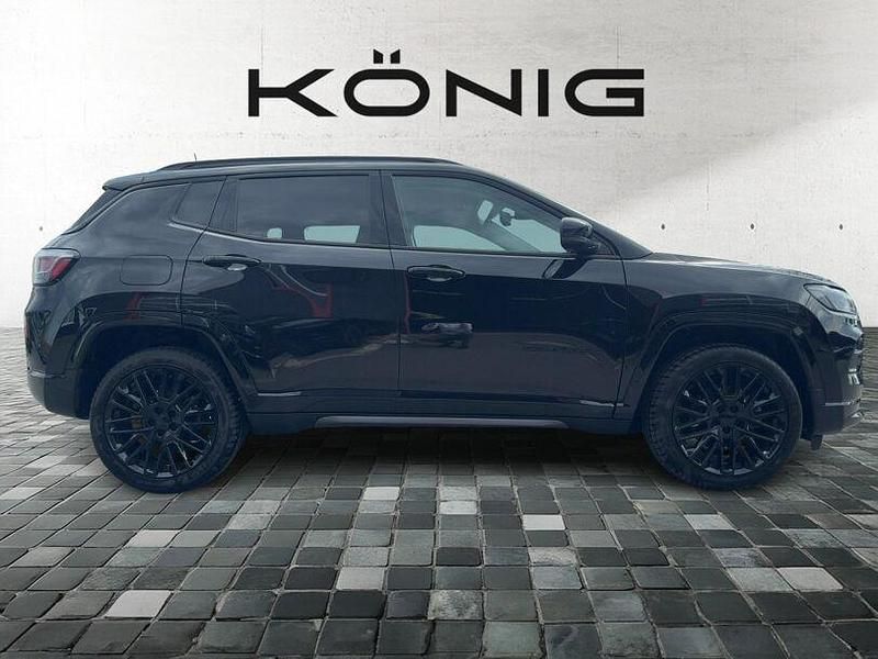Käytetty Jeep Compass 131 HP (96 kW) 2024 Musta Katumaasturi