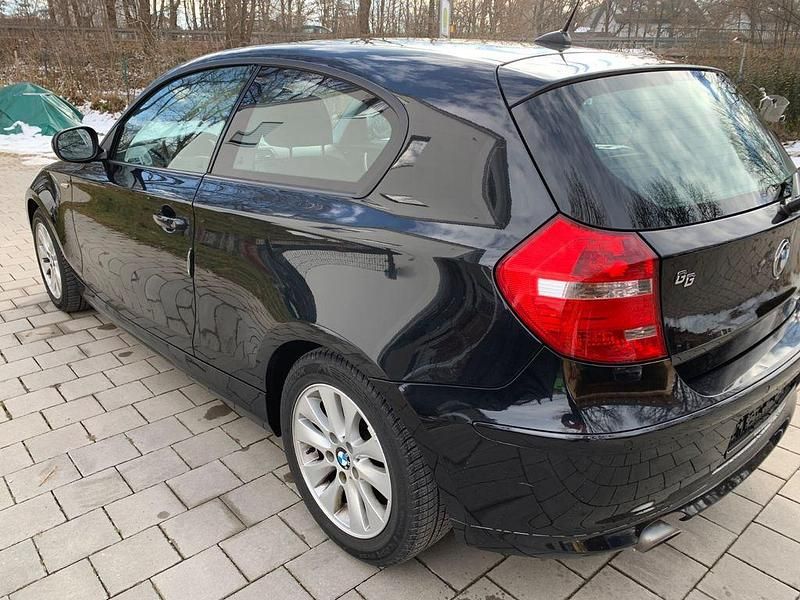 Gebraucht BMW 118 Advantage 143 PS (105 kW) 2010 Schwarz Kleinwagen