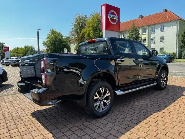 Neu Isuzu D-Max 163 PS (119 kW) 2025 Schwarz Pickup
