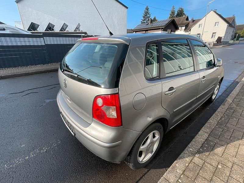 Gebraucht VW Polo 75 PS (55 kW) 2004 Silber Kleinwagen