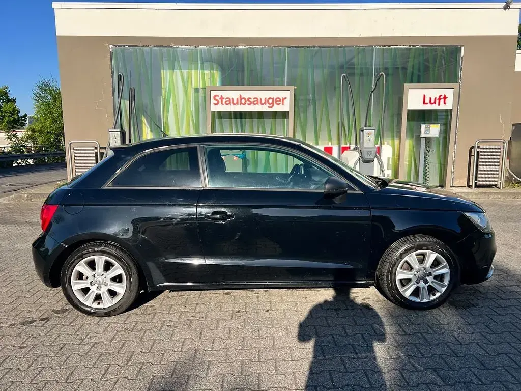 Second-hand Audi A1 Attraction 122 CP (89 kW) 2010 Negru Hatchback