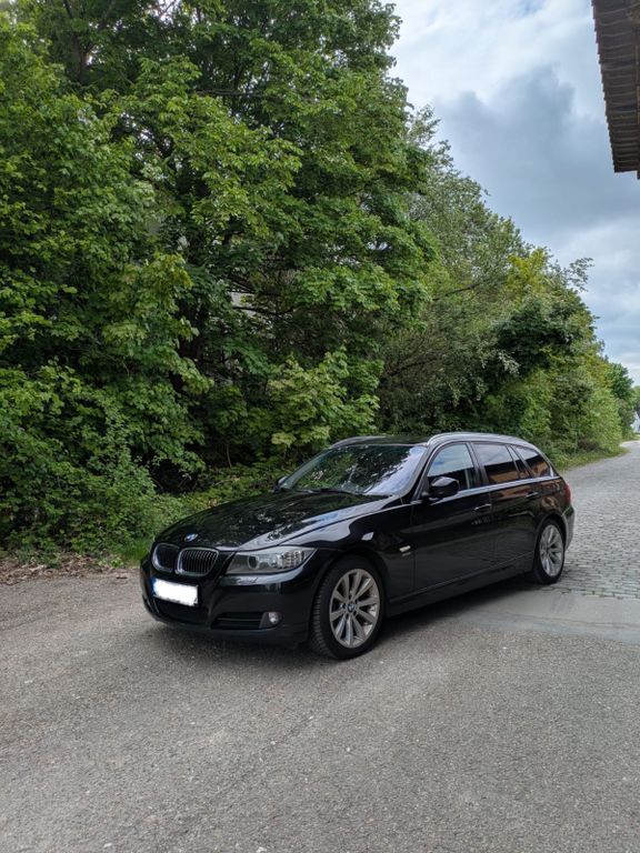 Schwarz Gebraucht 2011 BMW 325 Sport Line Kombi | 8.000 € (Fairer Preis) - Bild 1/4