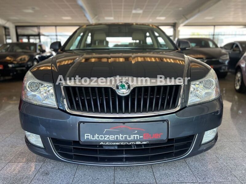 Gebraucht Skoda Octavia Elegance 160 PS (117 kW) 2012 Grau Limousine