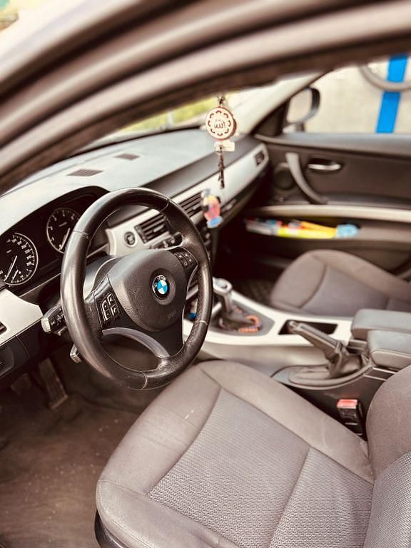 Gebraucht BMW 318 143 PS (105 kW) 2009 Grau Limousine