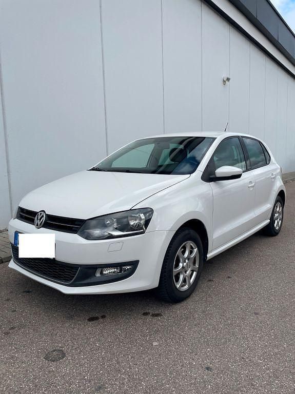 Weiß Gebraucht 2009 VW Polo Comfortline Limousine | 4.200 € (Etwas zu teuer) - Bild 1/4