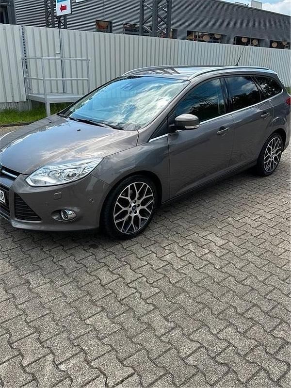 Gebraucht Ford Focus 163 PS (119 kW) 2013 Grau Kombi
