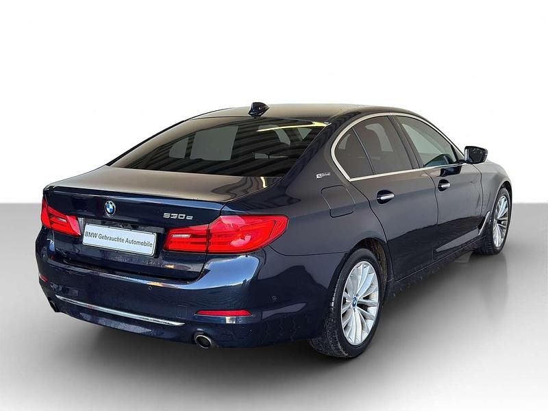 Gebraucht BMW 530e Luxury Line 252 PS (185 kW) 2018 Imperialblau brillanteffekt me Limousine