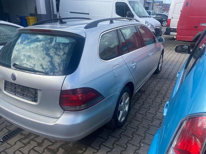 Gebraucht VW Golf VI Comfortline 140 PS (102 kW) 2011 Silber Kleinwagen