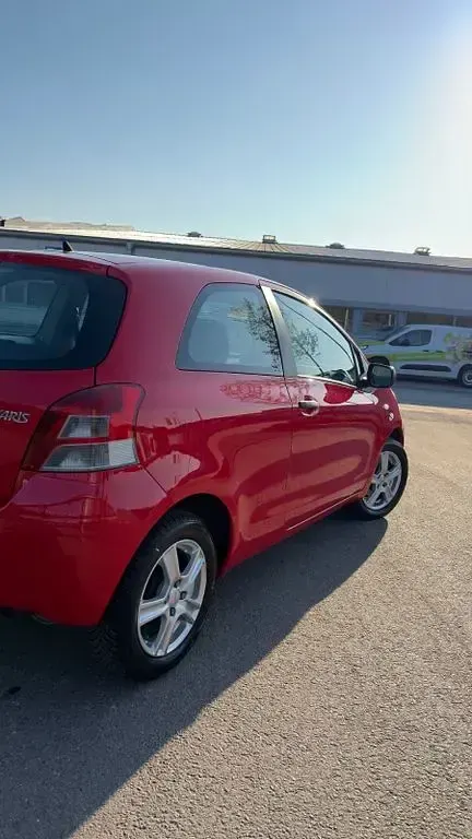 Gebraucht Toyota Yaris Cool 69 PS (50 kW) 2011 Rot Kleinwagen