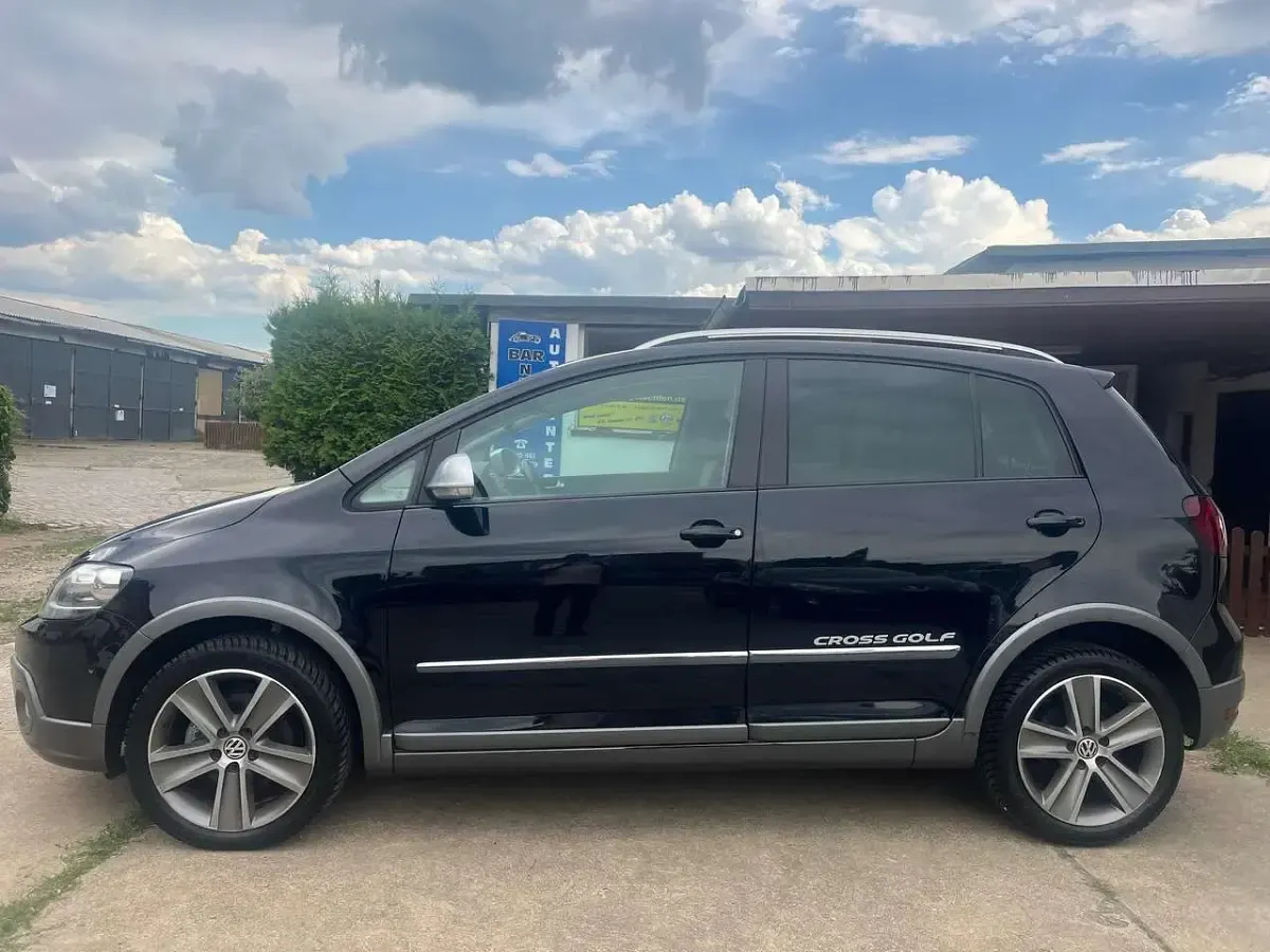 Gebraucht VW Golf Plus Cross 140 PS (102 kW) 2011 Deep black perleffekt Kleinwagen