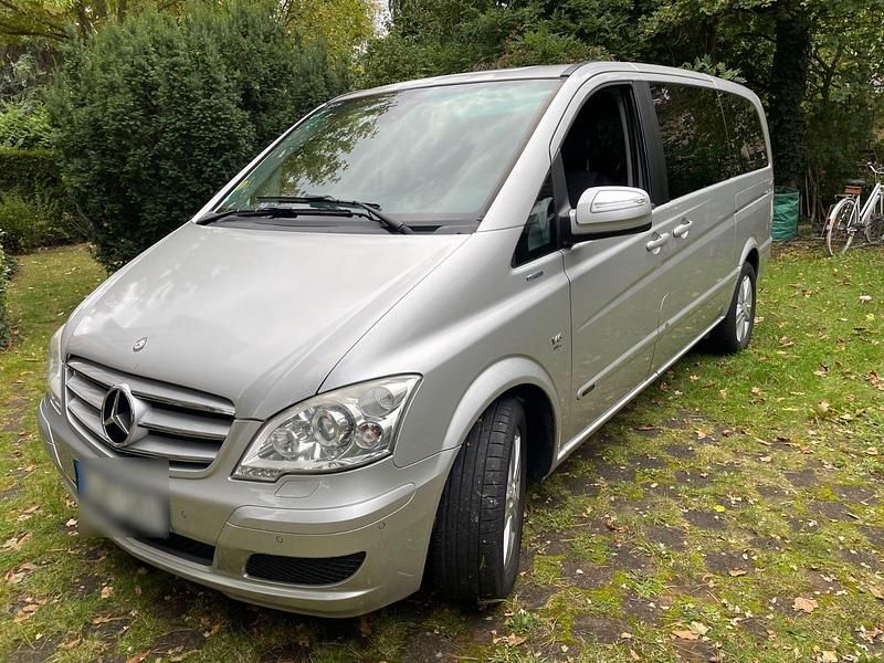 Silber Gebraucht 2011 Mercedes Viano Edition Van / Kleinbus | 11.999 € (Superpreis) - Bild 1/4