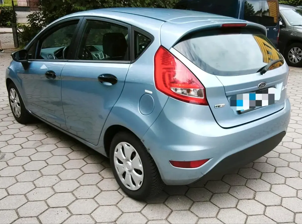 Gebraucht Ford Fiesta 95 PS (69 kW) 2010 Blau Kleinwagen