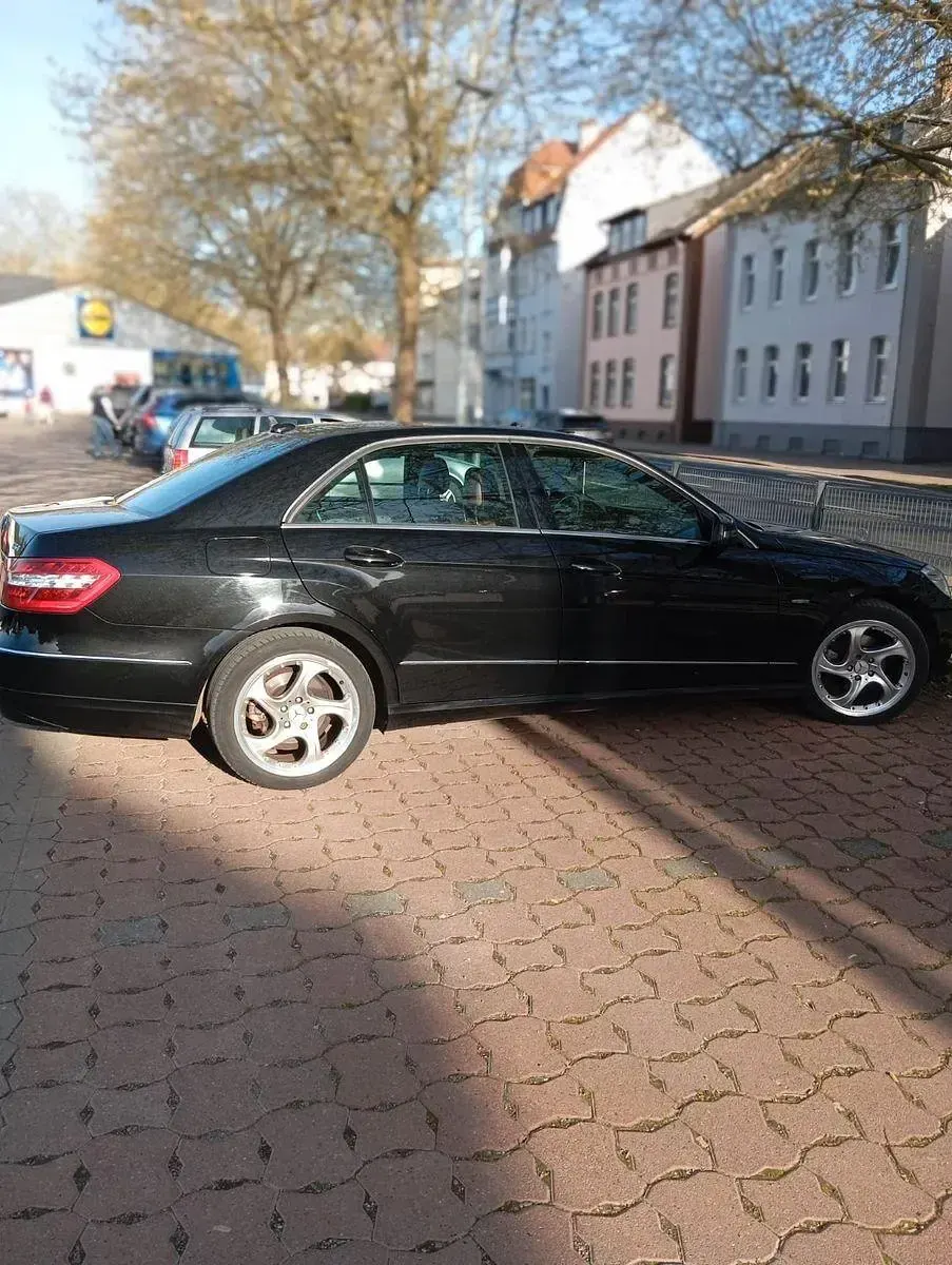 Usado Mercedes E200 Avantgarde 184 CV (135 kW) 2011 Negro Berlina