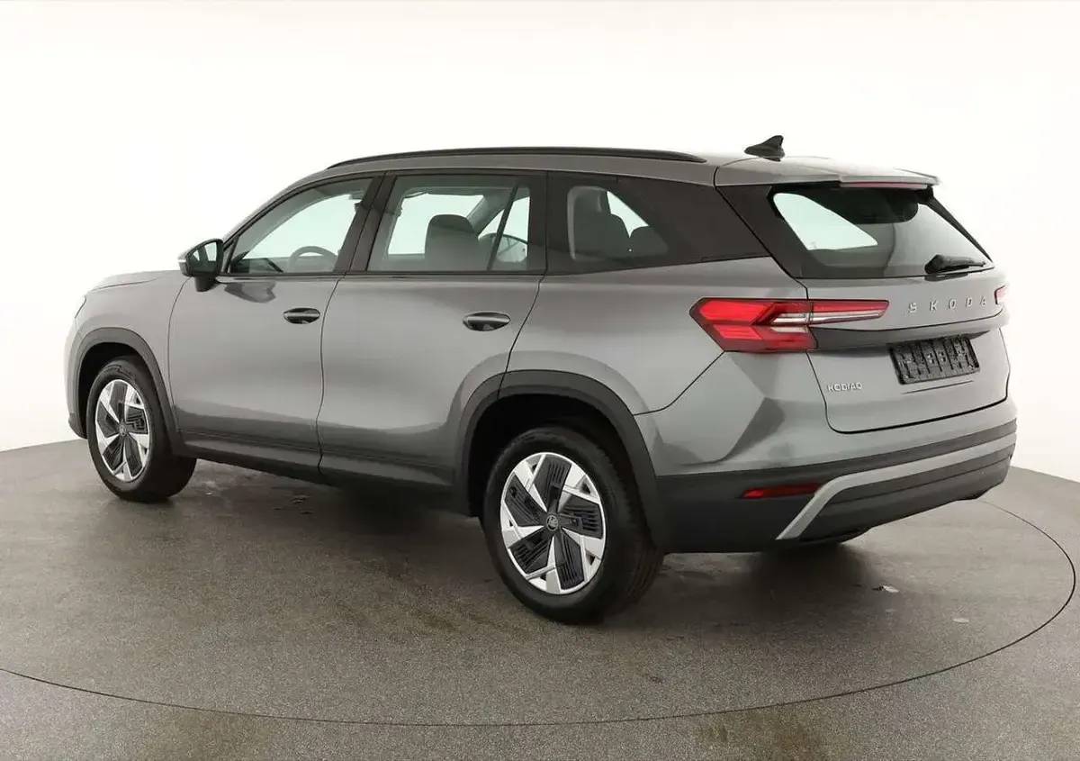Neu Skoda Kodiaq Selection 150 PS (110 kW) 2026 Black magic perleffekt SUV