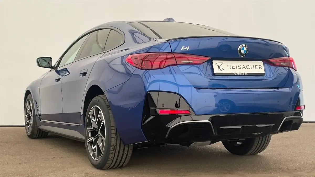 Neu BMW i4 Comfort Edition 250 kW (340 PS) 2026 M portimao blau metallic Limousine