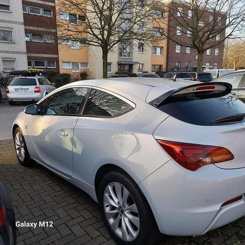Gebraucht Opel Astra GTC 131 PS (96 kW) 2012 Limousine